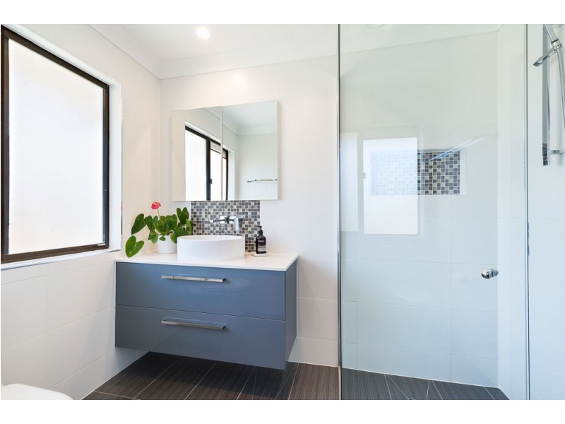 16 Andalucia Court, Wishart QLD 4122