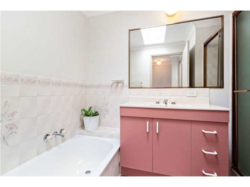 16 Andalucia Court, Wishart QLD 4122