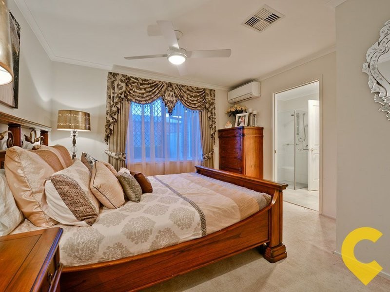 37 Golden Oak Crescent, Carindale QLD 4152