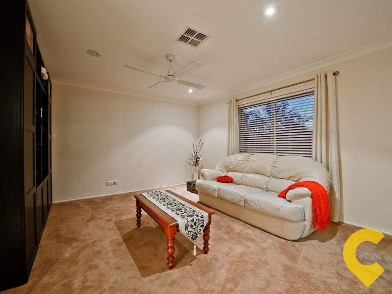 37 Golden Oak Crescent, Carindale QLD 4152