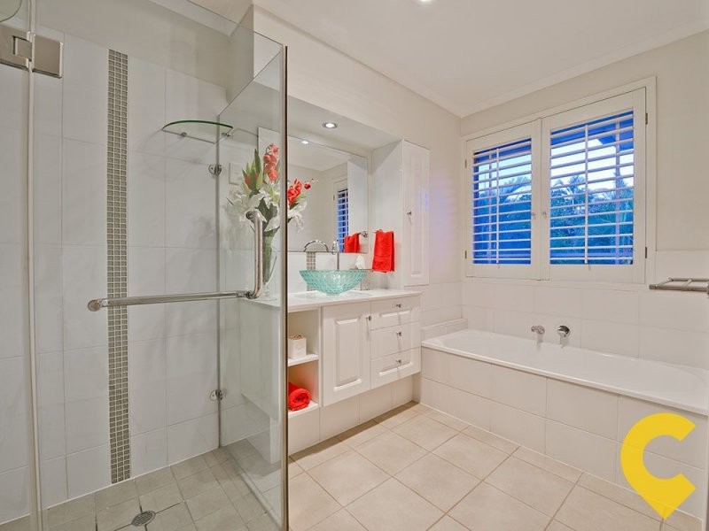 37 Golden Oak Crescent, Carindale QLD 4152