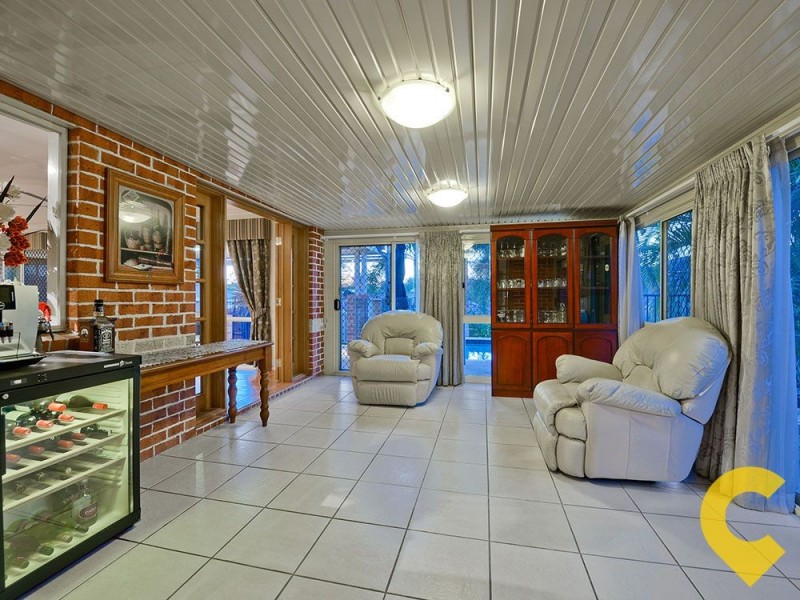 37 Golden Oak Crescent, Carindale QLD 4152