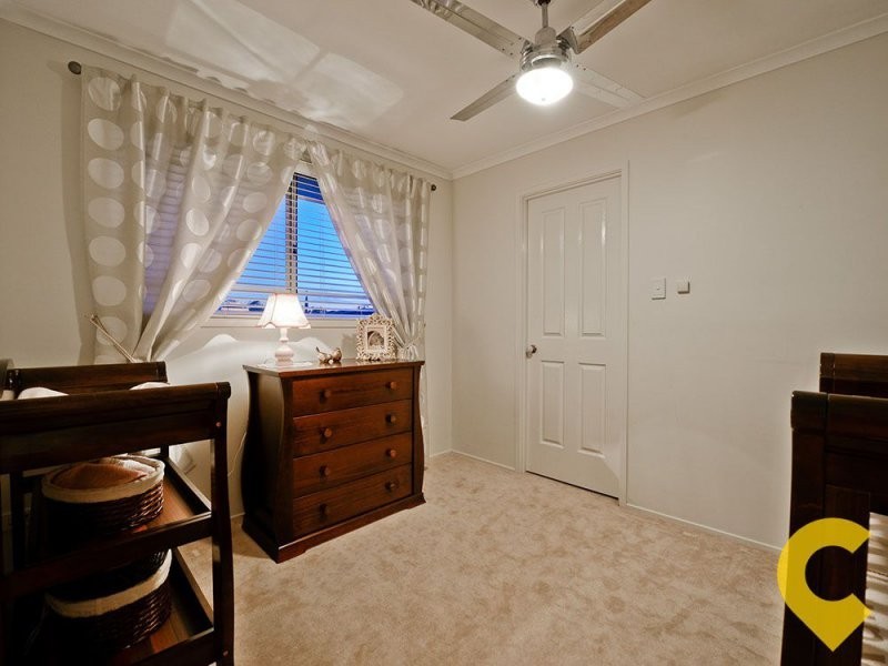 37 Golden Oak Crescent, Carindale QLD 4152