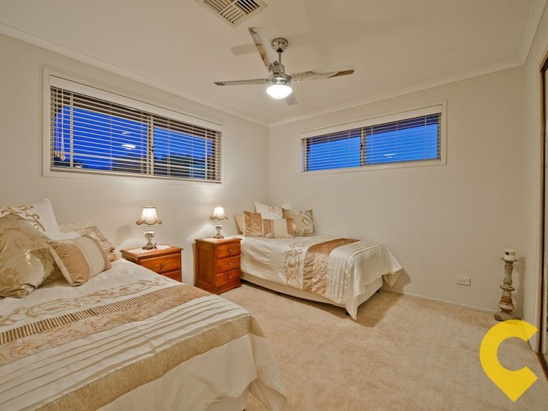 37 Golden Oak Crescent, Carindale QLD 4152