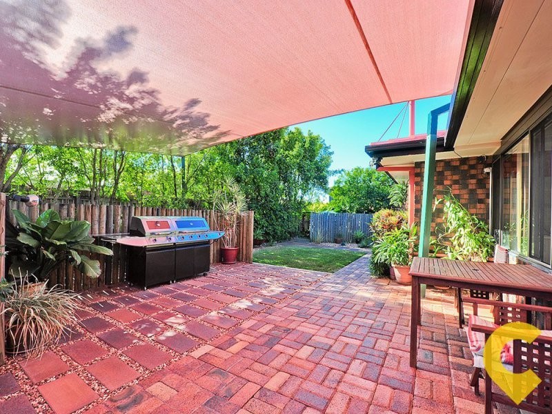 27 Bedivere Street, Carindale QLD 4152