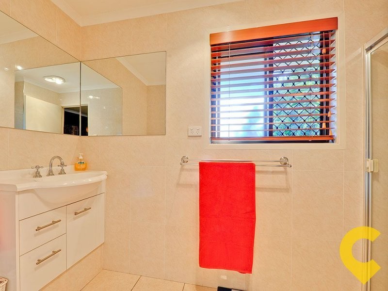 27 Bedivere Street, Carindale QLD 4152