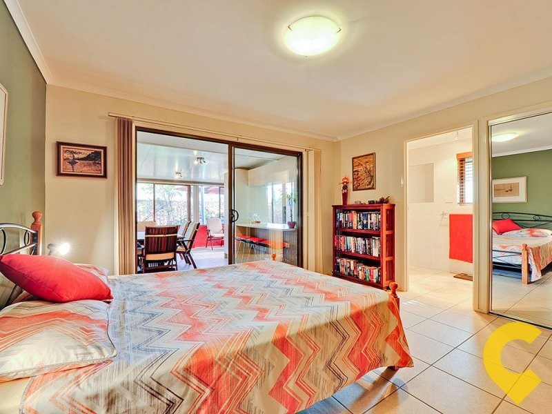 27 Bedivere Street, Carindale QLD 4152