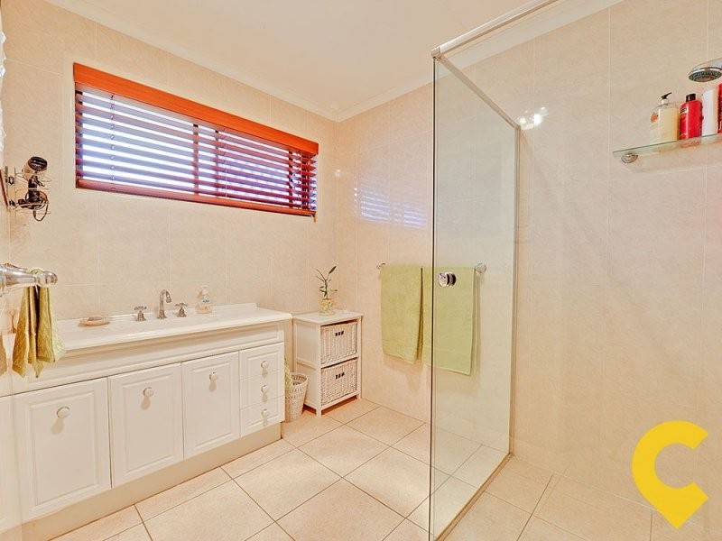 27 Bedivere Street, Carindale QLD 4152