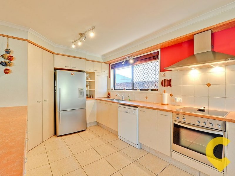 27 Bedivere Street, Carindale QLD 4152