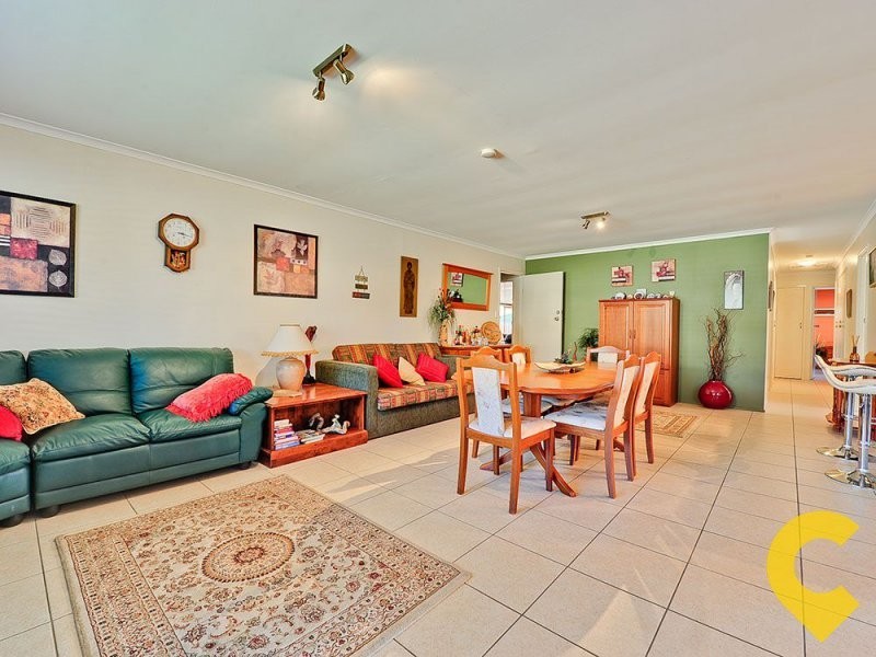 27 Bedivere Street, Carindale QLD 4152