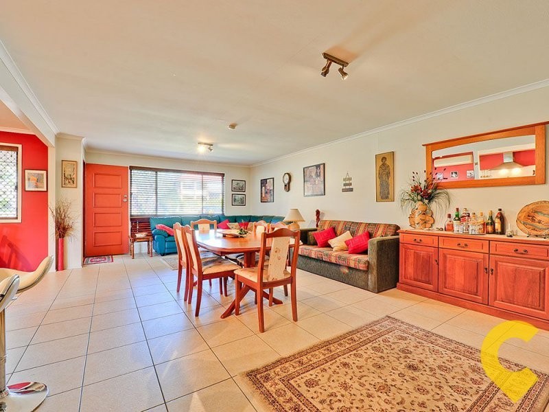 27 Bedivere Street, Carindale QLD 4152