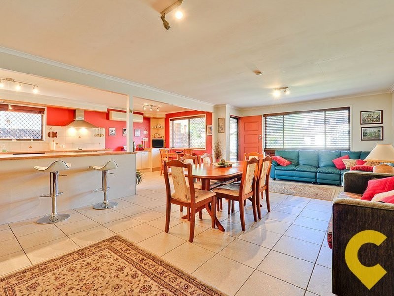 27 Bedivere Street, Carindale QLD 4152