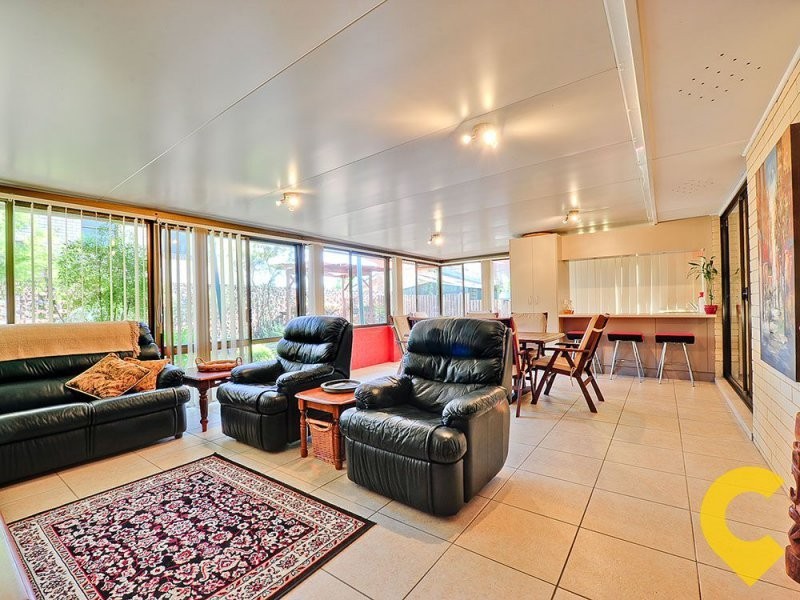 27 Bedivere Street, Carindale QLD 4152