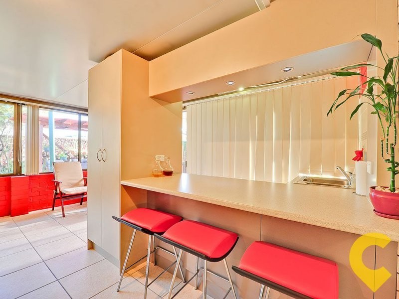 27 Bedivere Street, Carindale QLD 4152