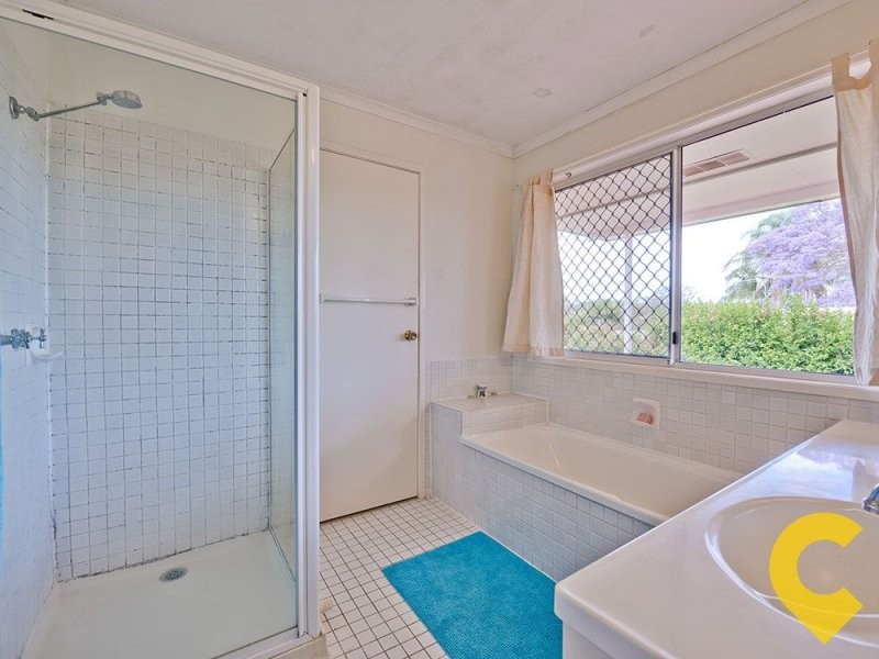 8 Banika Street, Mansfield QLD 4122