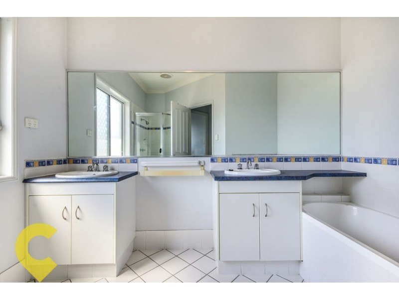 4 Brossard Court, Mansfield QLD 4122