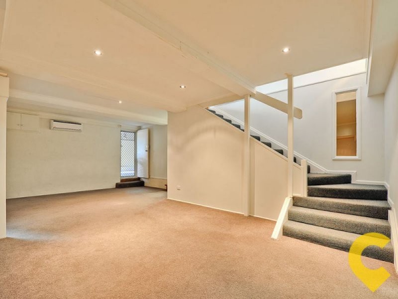 147 Nursery Road, Holland Park West QLD 4121