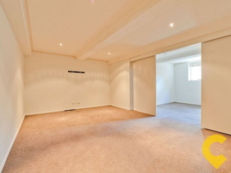 147 Nursery Road, Holland Park West QLD 4121