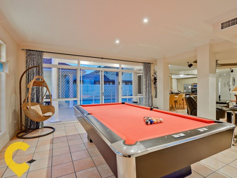 11 Windsor Place, Carindale QLD 4152