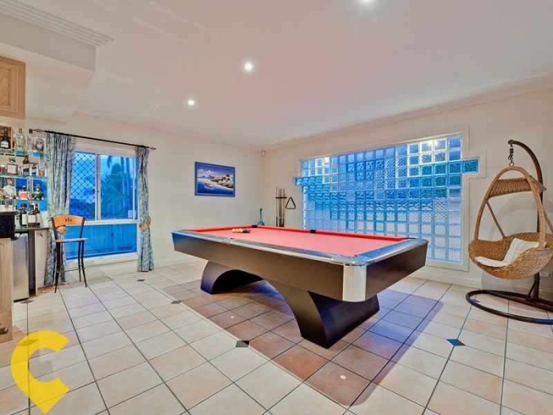 11 Windsor Place, Carindale QLD 4152