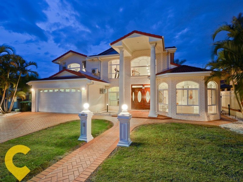 11 Windsor Place, Carindale QLD 4152