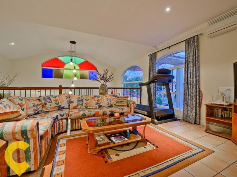 11 Windsor Place, Carindale QLD 4152