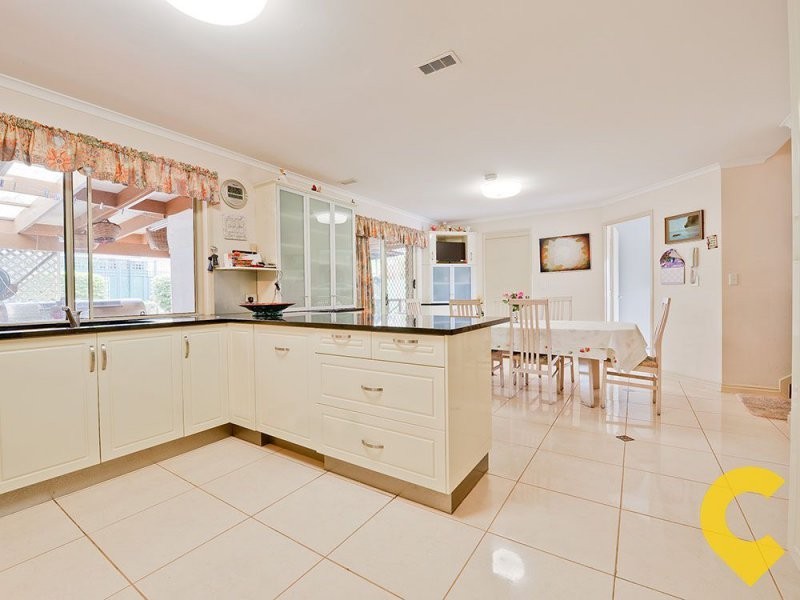 161 Meadowlands Road, Carindale QLD 4152