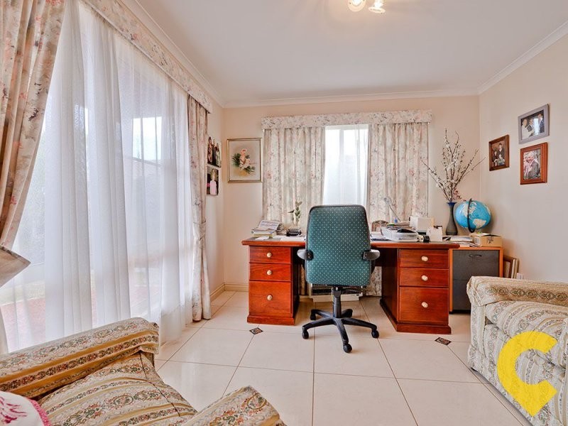 161 Meadowlands Road, Carindale QLD 4152