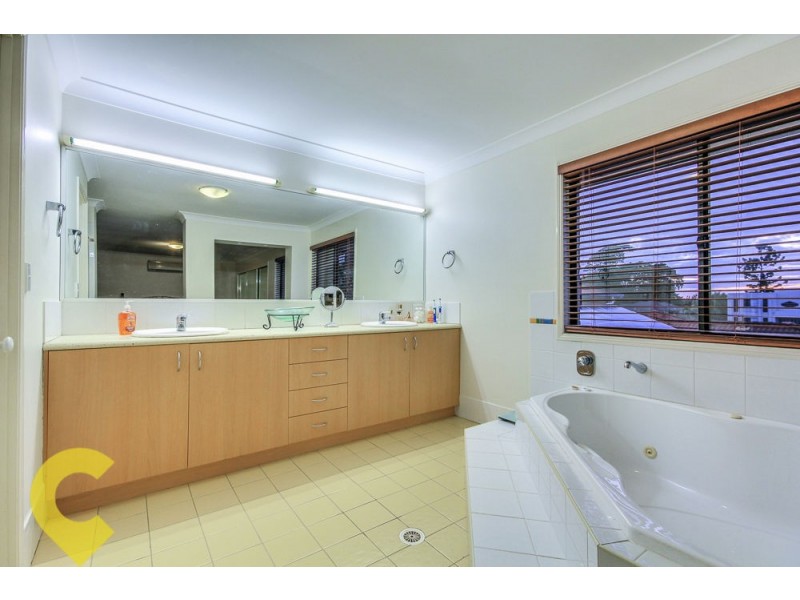 17 Sunset Place, Carindale QLD 4152