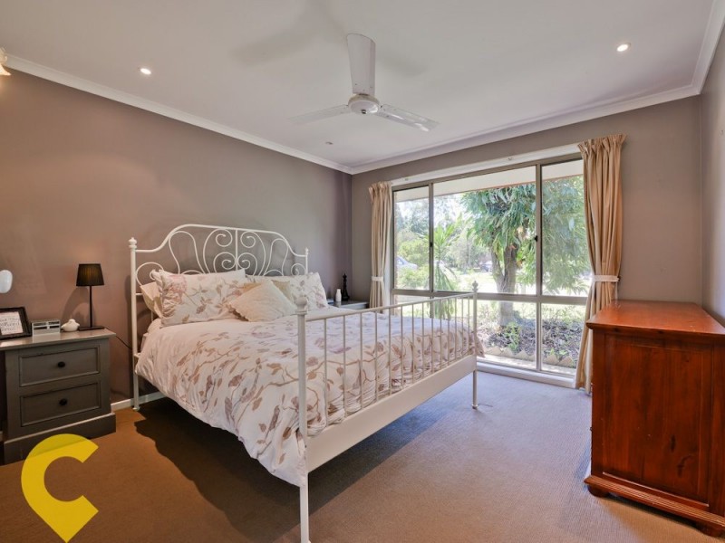 60 Owens Crescent, Regents Park QLD 4118