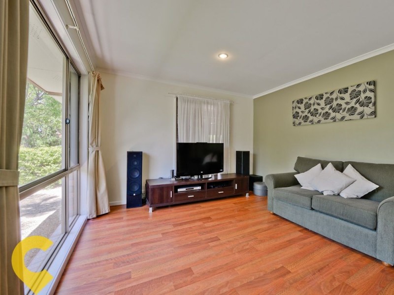 60 Owens Crescent, Regents Park QLD 4118