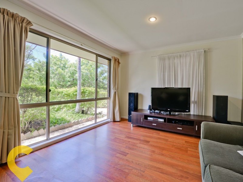 60 Owens Crescent, Regents Park QLD 4118