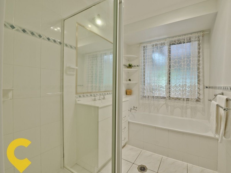 60 Owens Crescent, Regents Park QLD 4118