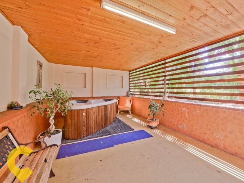 60 Owens Crescent, Regents Park QLD 4118