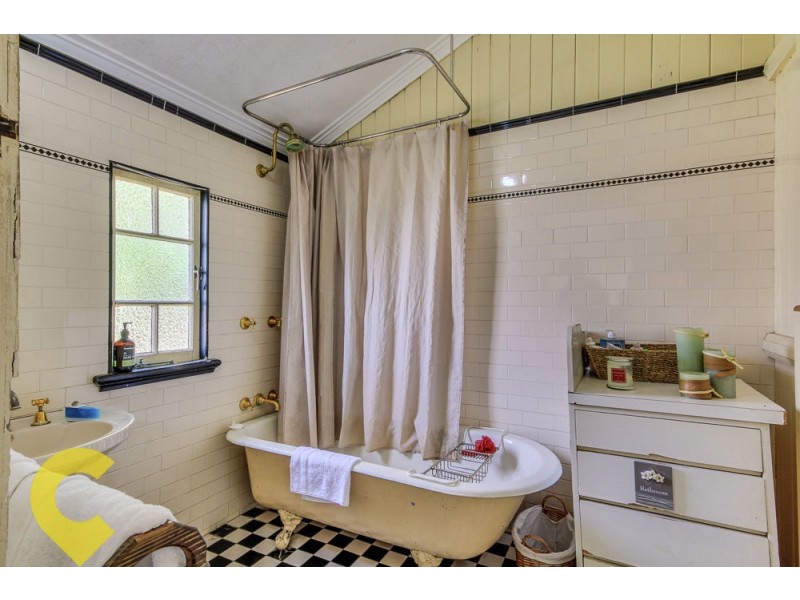 283 Wynnum Road, Norman Park QLD 4170