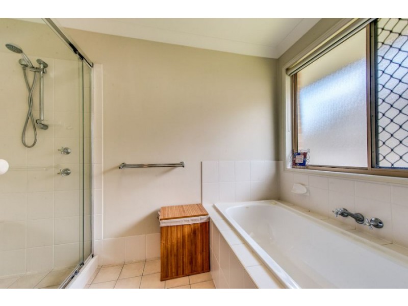15 Daphne Place, Wakerley QLD 4154