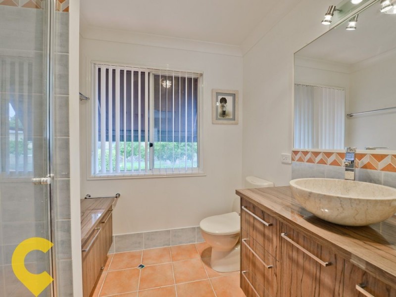 33 Mindona Street, Wishart QLD 4122