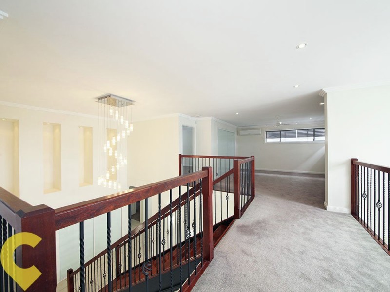 2 Dewberry Place, Bridgeman Downs QLD 4035