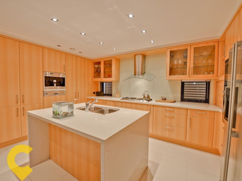 77 Newman Avenue, Camp Hill QLD 4152