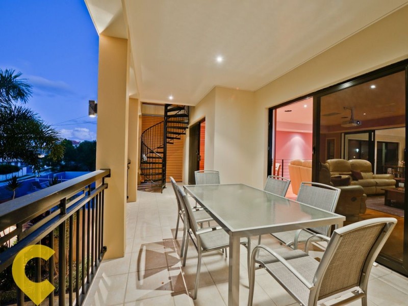 77 Newman Avenue, Camp Hill QLD 4152