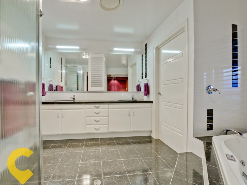 77 Newman Avenue, Camp Hill QLD 4152