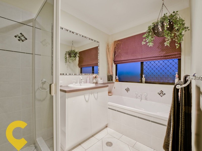 15 Pleasant Place, Wishart QLD 4122