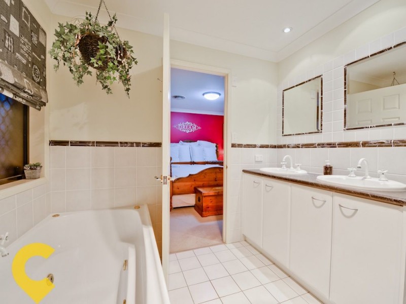 15 Pleasant Place, Wishart QLD 4122