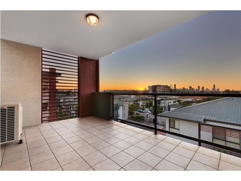 11/11-15 Kitchener Street, Coorparoo QLD 4151