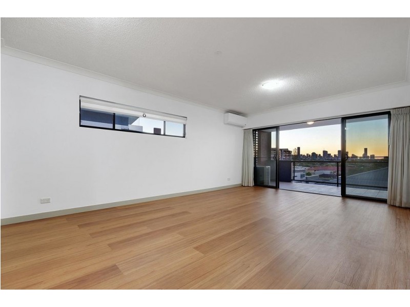 11/11-15 Kitchener Street, Coorparoo QLD 4151