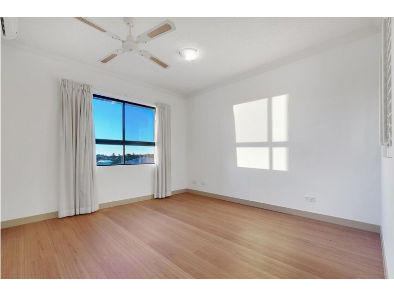 11/11-15 Kitchener Street, Coorparoo QLD 4151