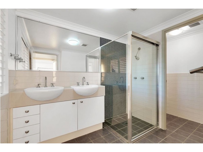 11/11-15 Kitchener Street, Coorparoo QLD 4151