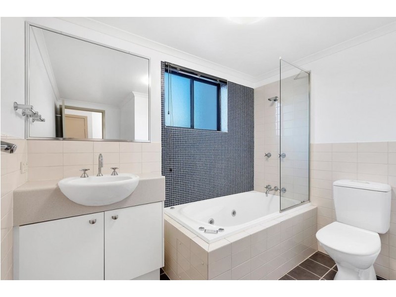 11/11-15 Kitchener Street, Coorparoo QLD 4151