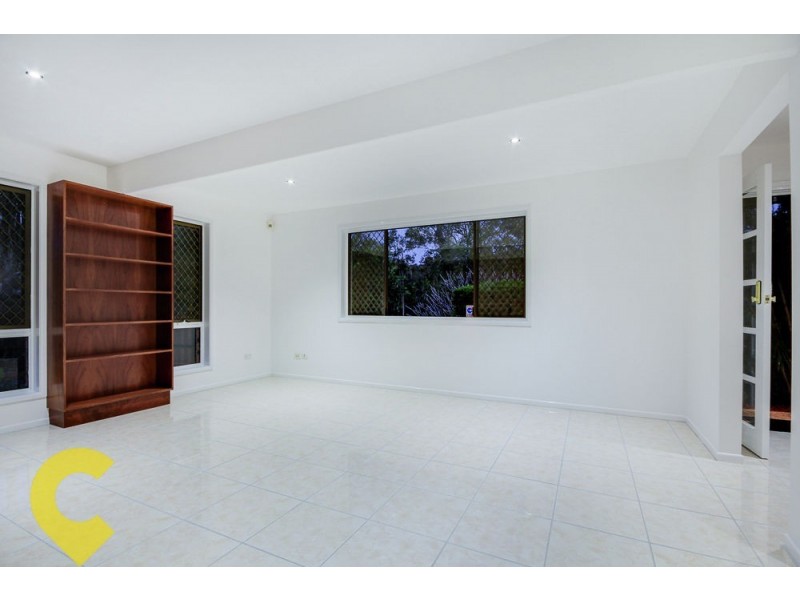 1 Muirfield Street, Macgregor QLD 4109