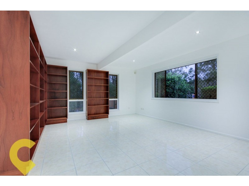 1 Muirfield Street, Macgregor QLD 4109